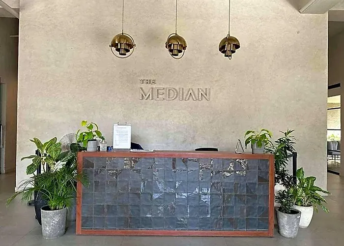 Hotel Cozy Couple's Getaway - The Median