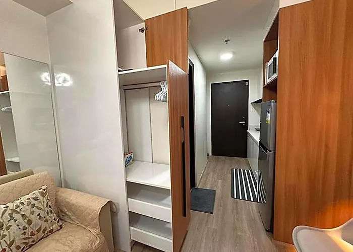 Cozy Couple's Getaway - The Median
