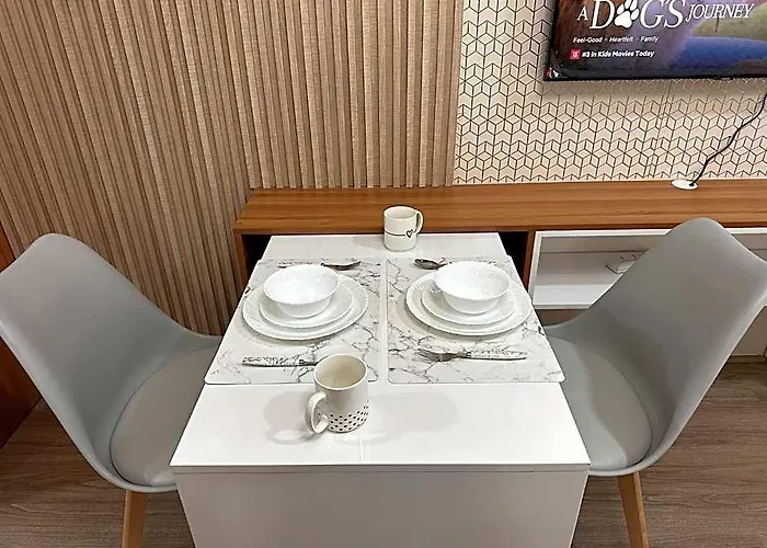 Cozy Couple's Getaway - The Median *